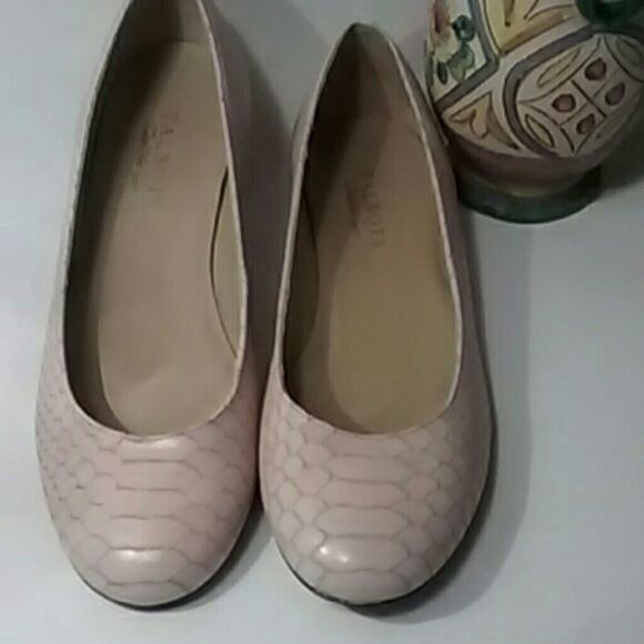 Talbots Flats  - Picture 1 of 8